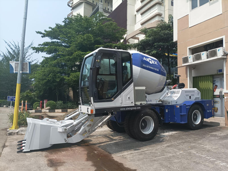 self-loading cement mixer is in stock Surabaya