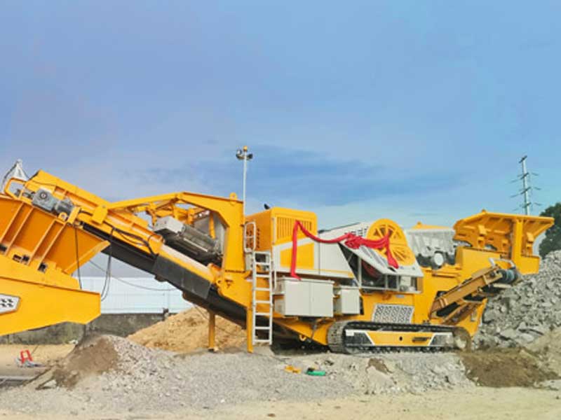 working site of the crawler crusher plant