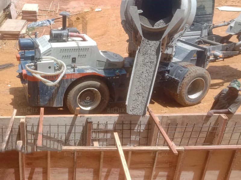 self-loading concrete mixer used for foundation