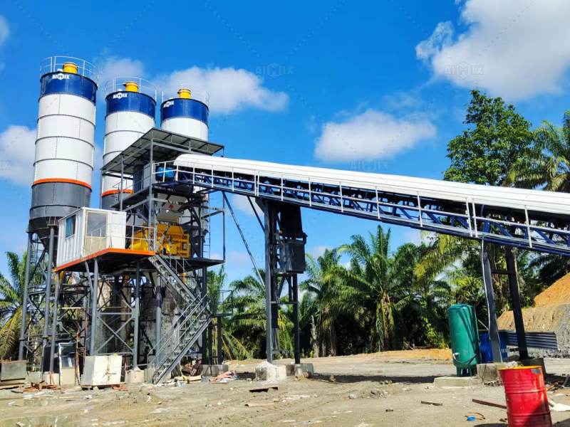 concrete batch plant working on site