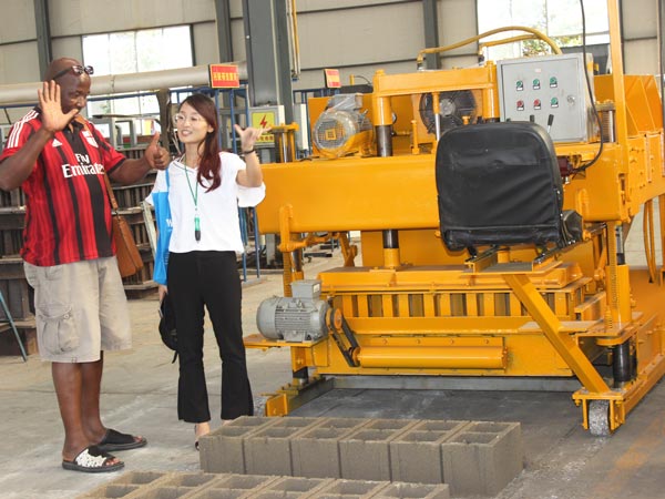 customer visit our hollow block machine