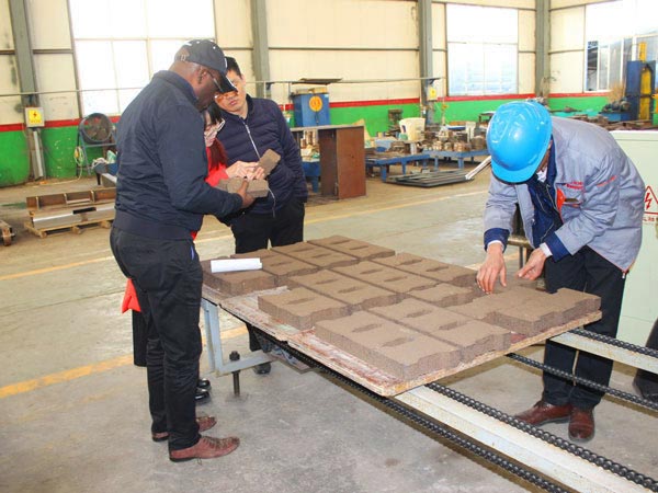 customer visit our interlocking brick machine