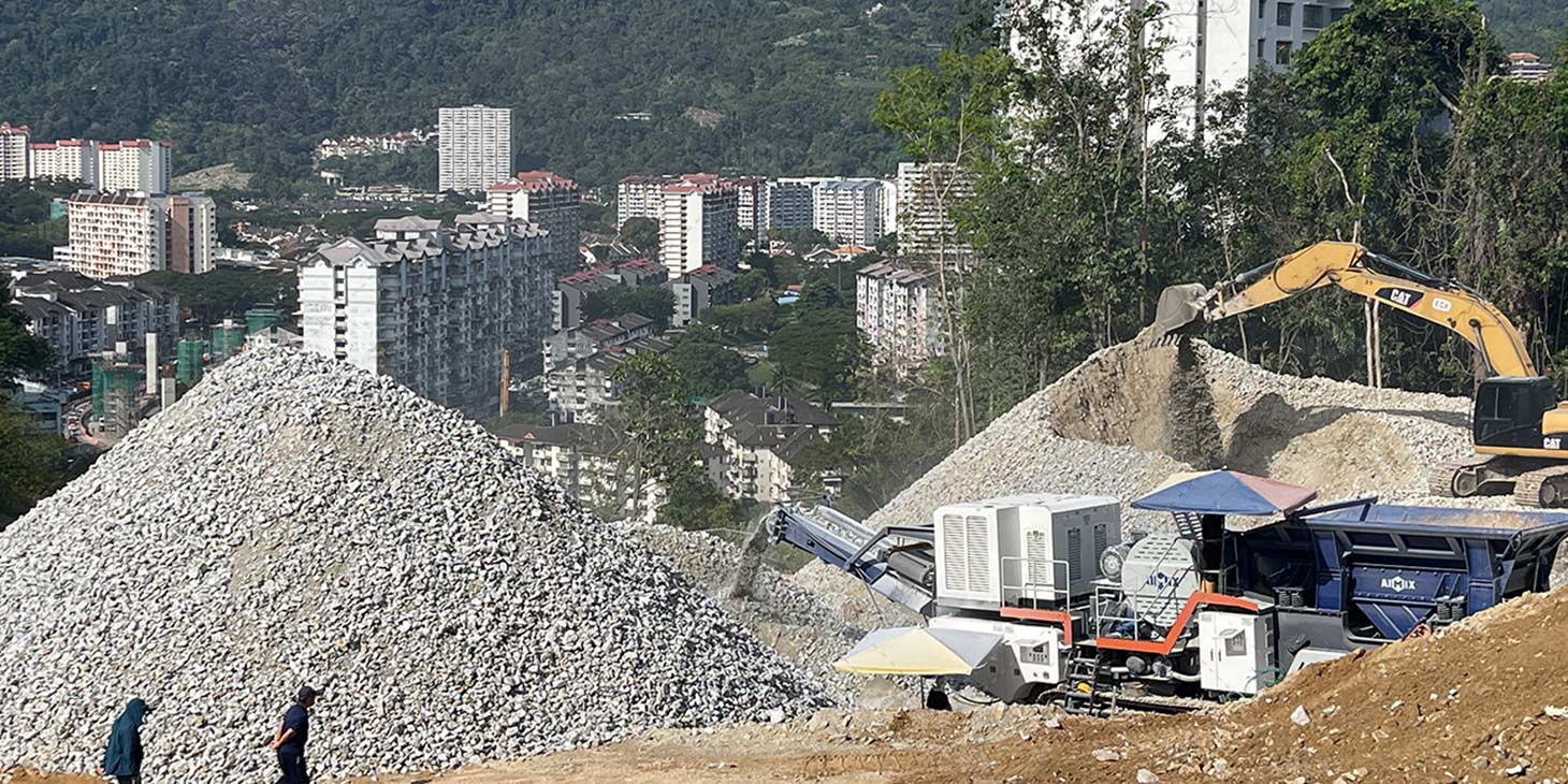 crawler mobile stone crusher plant working in malaysia