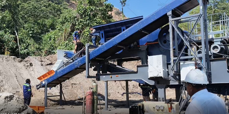 Juliracks APY4 mobile granite crusher installation